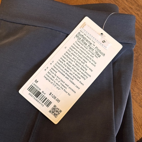 Lululemon, Softstreme Pintuck Mid-Rise Pant - Picture 3 of 4